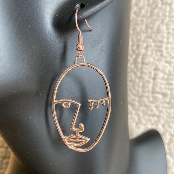 💌 Handmade Winking Eye Gold Tone Earrings - Picture 3 of 7